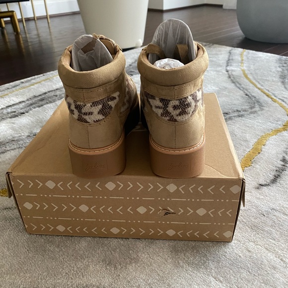 NWT Zodiac Platform Boots - Picture 9 of 9